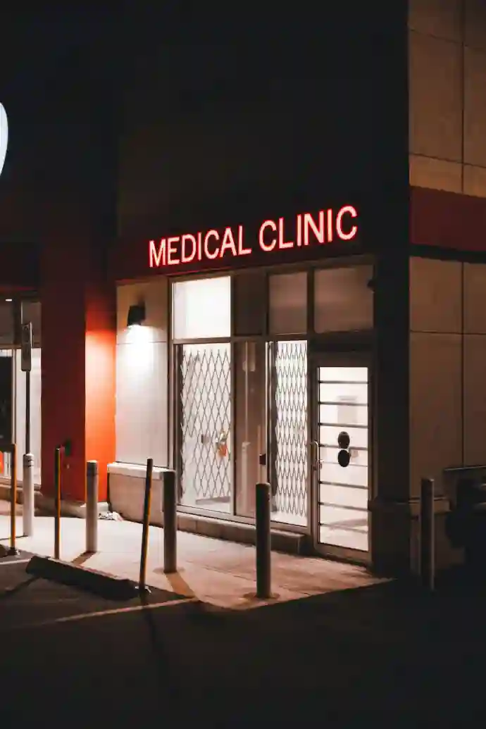 a medical clinic at night with a neon sign providing diagnostic services